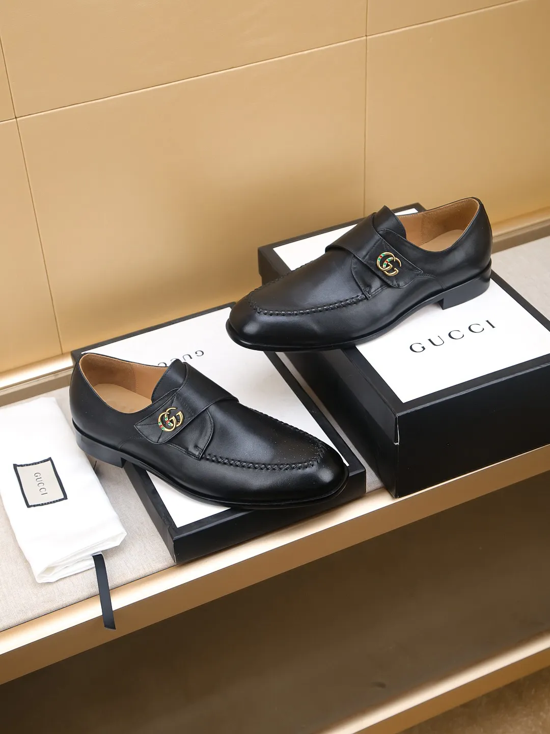 Men's men's shoes 💰460 🆘【GUCCI】Gucci ·🐂里· Hot-selling beanie shoes, top brand luxury, top quality, latest fashion beanie shoes.. The upper is made of original high mercerized smooth cow suede. (Full top layer water-dyed 🐂 leather and lining). The original stylish and stylish soft rubber wear-resistant and non-slip outsole is light and comfortable on the foot, available in 2 colors! Matching code: 39-44 (customized at 38.45.46.47)